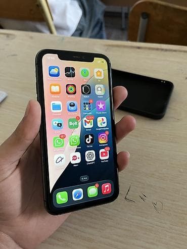 400 pro honor: IPhone 11, 64 GB, Qara, Face ID — 3