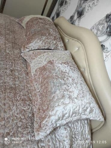 divan ucun ortukler: Yataq üçün İşlənmiş Yataq örtüyü, Ünvandan götürmə — 1