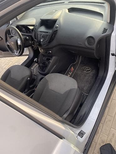 byd 2 ci el: Ford Transit Courier yük furgonu - Kuzov: ağ rəngli, iki arxa qapılı — 6