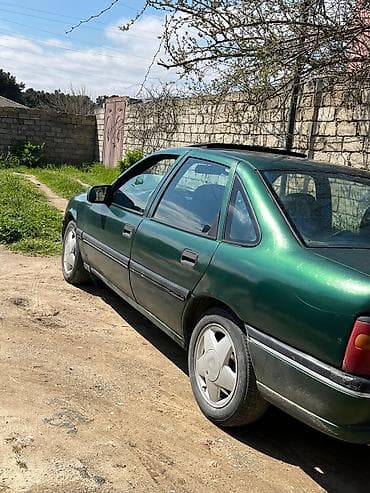 радиатор охлаждения опель вектра б: Opel Vectra A, 4 qapılı sedan, yaşıl rəng. - Kuzov: orijinal Opel — 3