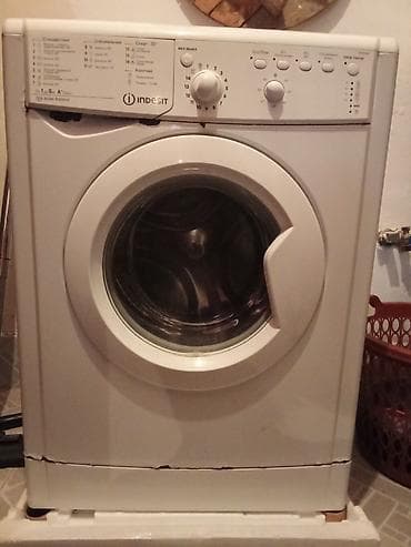 Indesit önyükləməli paltaryuyan maşın. Təmir olunmalidı. Podşivniki
