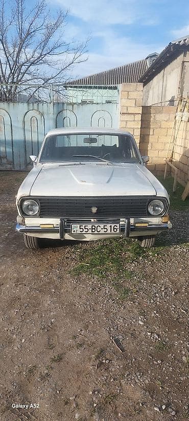 gaz 3110: GAZ-24 “Volqa” sedan - Kuzov: 4 qapılı, ağ rəng, xrom bamperlər — 1