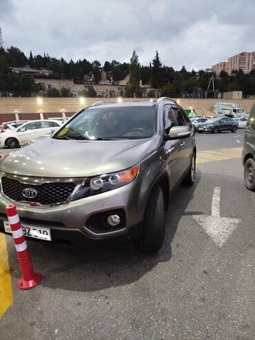 Kia Sorento SUV - Korpus: Boz-metallic rəng, 5 qapılı kuzov - Salon