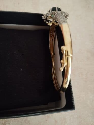 Ev saatları: Qolbaq. Italyan, qizil suyunnan fabrik istehsali
Sumqayit — 8