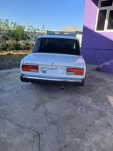 mersedes kardan: VAZ 2107 “Jiquli” sedan - Kuzov: 4 qapılı sedan, ağ rəng - Mühərrik — 3
