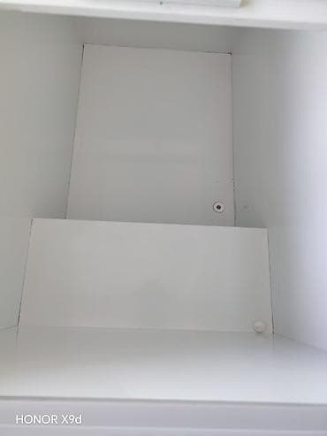 Sürüşən şüşə qapaqlı vitrin tipli dondurucu. Ağ rəngli korpusa