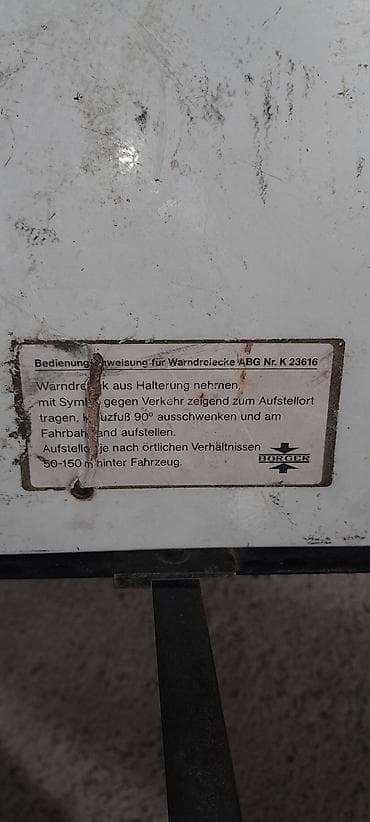 juke nissan: Reflektorlu üçbucaq xəbərdarlıq nişanı arqinal panarama mersedesindi — 2