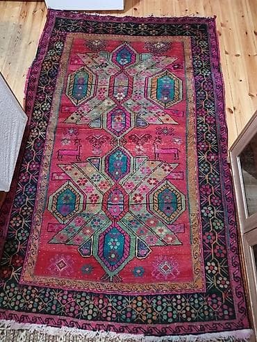 qarabağ xalcası: Əl toxuması oriental Qarabağ xalçası,50 ilin xalçasıdır. Ölçüsü — 1