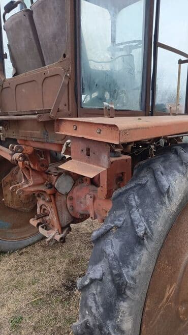 89 traktor: Kənd təsərrüfatı üçün tırtıllı olmayan, dar izli çərçivəyə malik 4 — 2