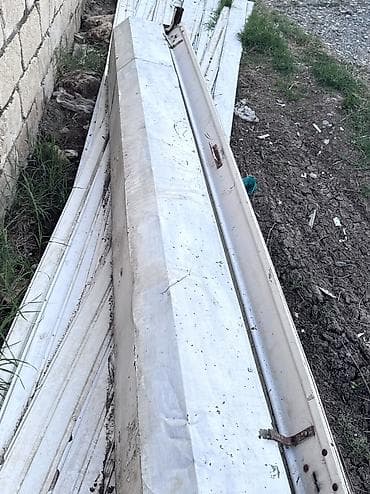 demir ceper: İşlənmiş jalüz qapı satılır Təxmini ölçüsü 3×3 m (9 m²). Mexaniki — 1