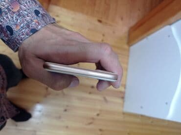 ipad 8 ikinci el: IPhone 8, Qızılı, Barmaq izi — 3