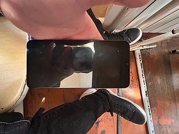 kombi zapcasti: Xiaomi Mi 9 idiyal vezyetdedi telfon acilmiyi. arxasi catdir bidene — 1