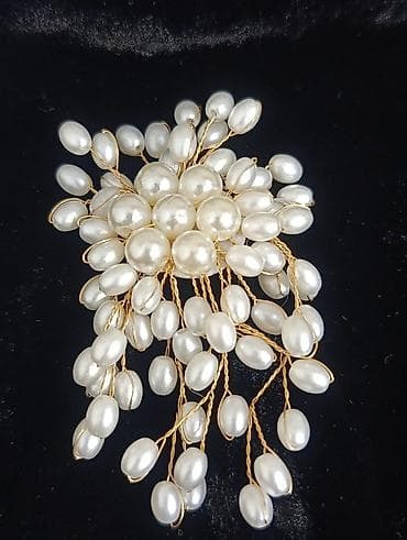 İnci bəzəkli broş tep-teze işlenmeyib - Dizayn: Çiçək və şəlalə