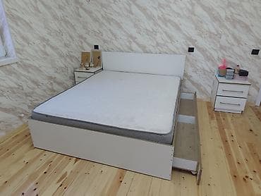 tumbuçkalar: Ağ rəngdə yataq otağı mebel dəsti Tərkibi: - Geniş qarderob: 4 qapılı — 3