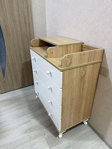 Uşaq komodu və alt dəyişmə masası - Material: ağ rəngli ön panellər