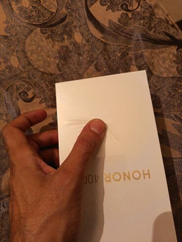 telefonlar mingəcevir: Honor 400, 256 GB, rəng - Boz, Zəmanət, Sensor, Barmaq izi — 1