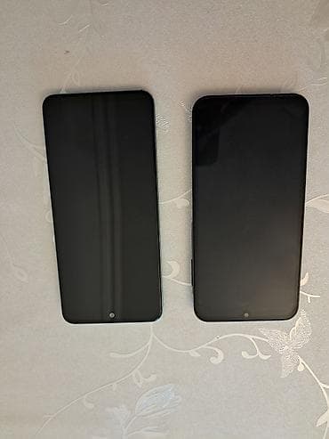 samsung not 10 s: İki ədəd smartfon satılır: 1) Samsung Galaxy (sol tərəfdə, qara) - — 2
