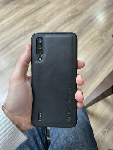 telefin: Smartfon – 6.3” displeyli, damla formalı ön kamera oyuğu olan model — 1