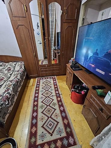 paltar mebeli: Yataq dəsti tecılı satılır. matras da var. ünvan Bayıl — 1