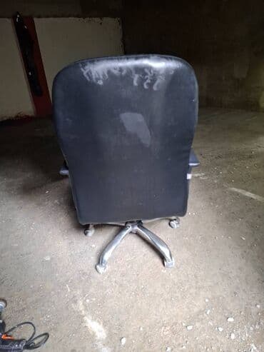 стул: Unvan Hezi Aslanov idyal veziyetdedi 12 deniya yaxin var tek 80 manat — 2