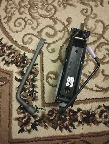 Aksesuarlar və tüninq: Avtomobil üçün mexaniki “qayçı” tipli domkrat və təkər açarı dəsti — 2
