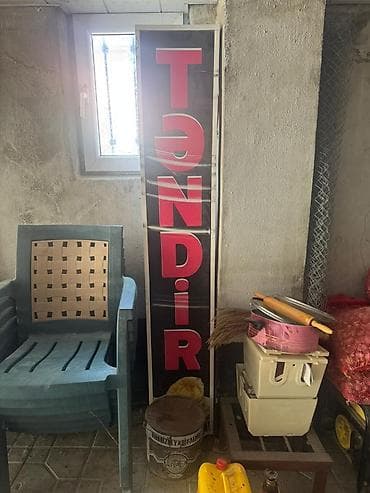 Reklam lövhələri: “Təndir” işıqlandırılan vitrin lövhəsi - Mətn: “TƏNDİR” (şaquli — 1