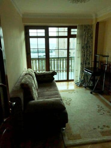 yeni guneslide satilan evler unvan az: Bakı, 3 otaqlı, Köhnə tikili, m. Sahil, 110 kv. m — 2