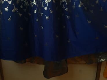 Hicab: Ziyafət paltarıdı. Qollarında ve belinde gizlin zamoku var. Altinda — 4