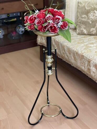 Matraslar: Təcili!Gül,telefon qoymaq üçün altlıq satılır.Hündürlüyü 80sm.Qiyməti — 3