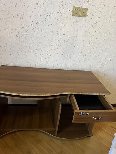 maslar: Düz masa, Polkalı, Siyirməli, Teksturalı laminat — 1