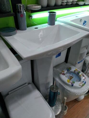 hamam tulpan: Ayaq üstü quraşdırılan ağ rəngli keramika lavabo, hamam otaqları üçün — 1