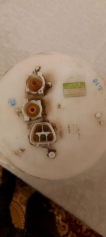 lada masin: 2.7 pradonun üstden cixma orijinal yanacaq nasosu.80 min yürüşü olan — 1