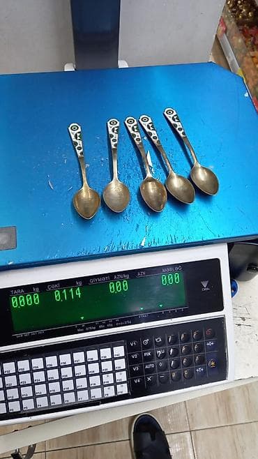 Gümüş Təsvir: - 5 ədəd metal çay qaşığı - Qaşıq saplarında — 1
