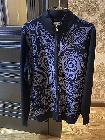 Kişi/trikotaj jaket, fermuarlı model. - Rəng: qara əsas üzərində