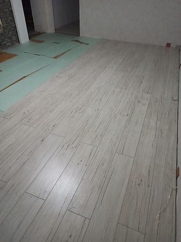 Her növ laminatlarin vurulması laga diktə keçmə pol işləri parket