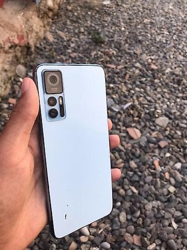 ren: Smartfon – üçlü arxa kamera modulu və 50 MP əsas kamera — 1