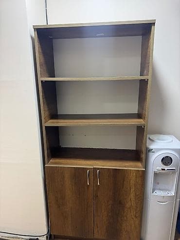 ofisde islenib: Ofis üçün işçi masaları, stullar dəsti və şkaf Təkdə satılır və — 2