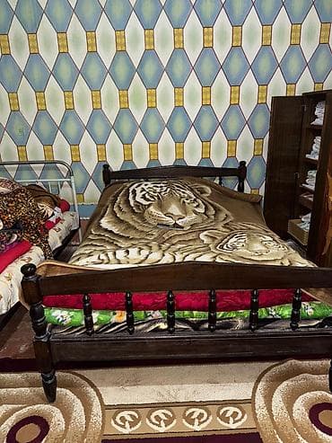 ev qizdirici: Klassik üslubda iri ölçülü qonaq otağı divar dolabı - Material: ağac — 2