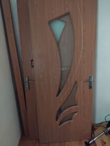 İşlənmiş ancaq yaxşı vəziyyətdə 2 ədəd otaq qapısı.Cütü 80 AZN