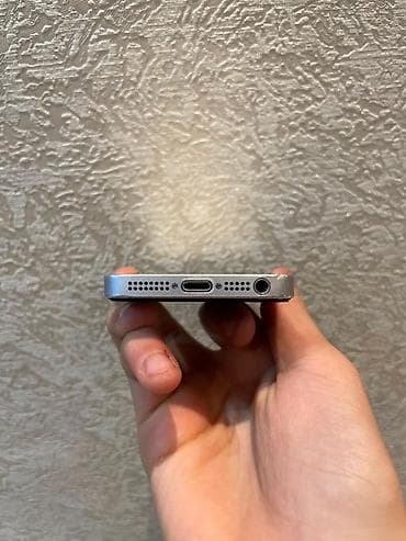 iphone 5s telefon: IPhone SE, 32 GB, Gümüşü — 7