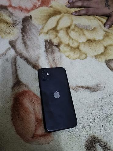 a 10 s: IPhone 11, 64 GB, Qara, Face ID — 3