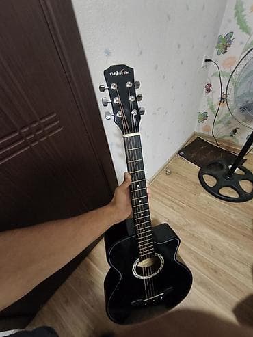 gitara balaca: Gitar satılır almışam heç istifadə edilməyib aşağı hissədə balaca bir — 1