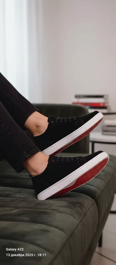 Qara rəngli Christian Louboutin - Üst hissə: yumşaq süet/nubuk tipli