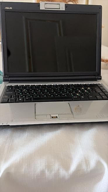 İki noutbuk paketi 1) Acer noutbuk - Gümüşü metal korpus, nazik — 5