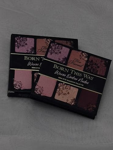 ikili dest: Too Faced “Born This Way – Warm Ember Nudes” mini göz kölgəsi — 1