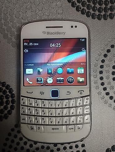 blackberry q10: Ежевика Bold Touch 9900, 8 ГБ, цвет - Белый, Кнопочный, Сенсорный — 1