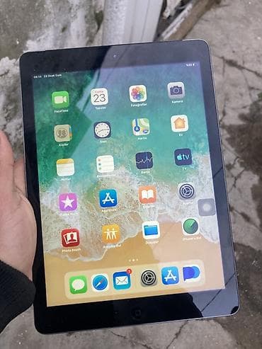 iphone 8 kamera: Apple iPad planşet - Rəng: Space Gray - Ekran: 9.7" Retina, Home — 2