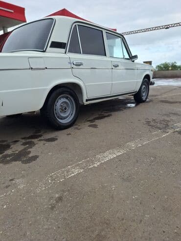 ваза стеклянная прозрачная высокая без узора: VAZ 2106 sedan - Korpus: Ağ rəng, 4 qapı, xrom ön-arka bamperlər — 3