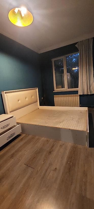Ağ rəngdə yataq dəsti və qonaq otağı mebeli - İkineferlik yataq — 2
