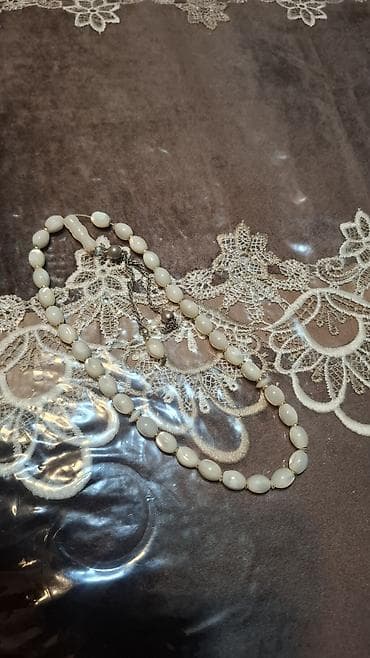 Qadın ayaqqabıları: Ağ sedef muncuqlu təsbeh - Material: oval formalı ağ muncuqlar — 1